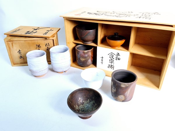 Lot 1213 - JAPANESE CERAMICS