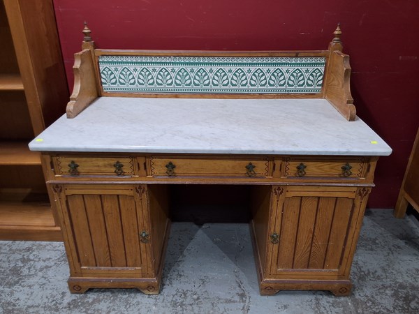 Lot 65 - WASH STAND