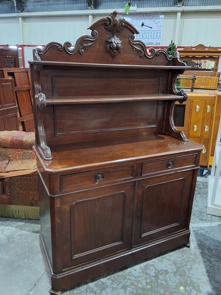 Lot 30 - CHIFFONIER