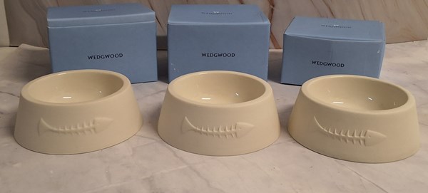 Lot 1165 - WEDGWOOD CAT BOWLS