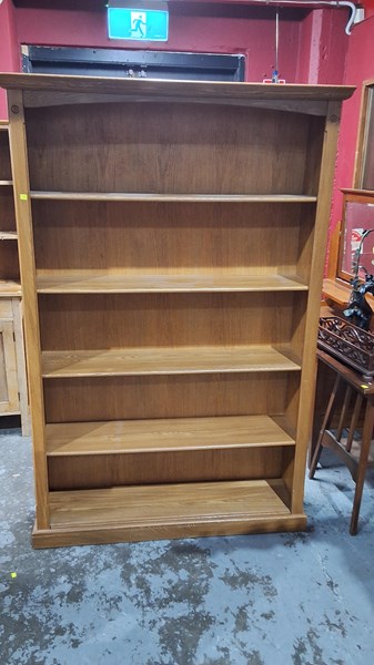 Lot 285 - BOOKSHELVES