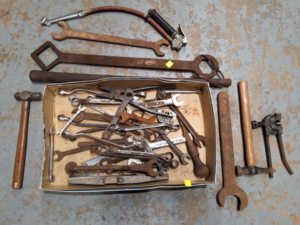 Lot 329 - TOOLS