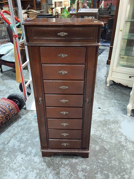 Lot 91 - CHEST