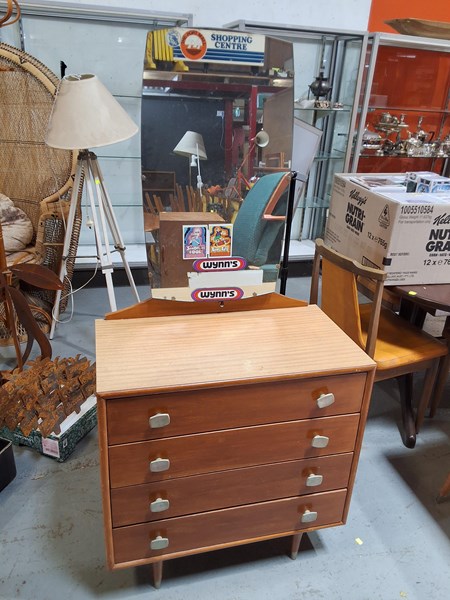 Lot 497 - DRESSER