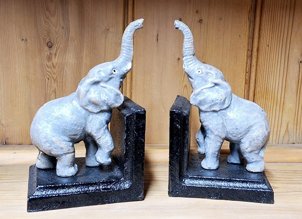 Lot 482 - BOOKENDS