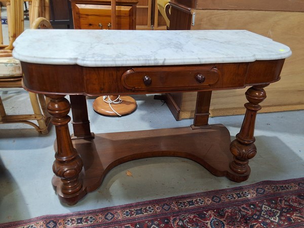 Lot 486 - CONSOLE TABLE