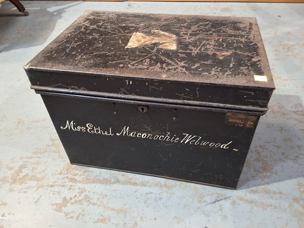 Lot 277 - STORAGE BOX