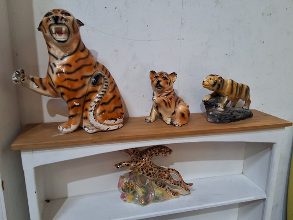 Lot 605 - DECORATIVE BIG CATS