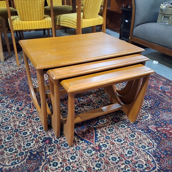 Lot 616 - TABLE NEST