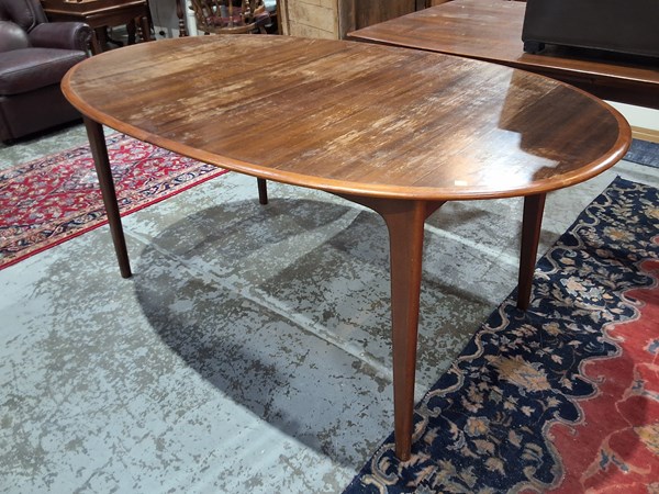 Lot 537 - DINING TABLE