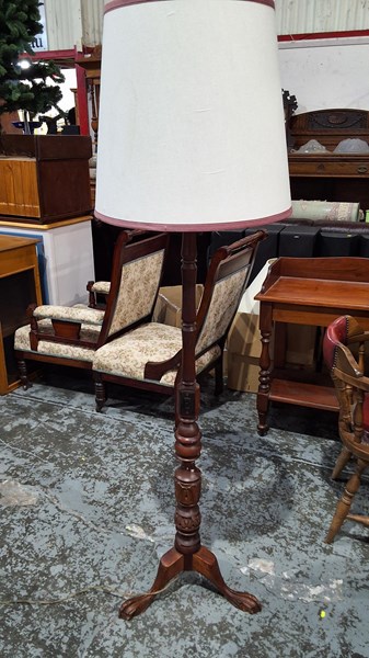 Lot 204 - STANDARD LAMP