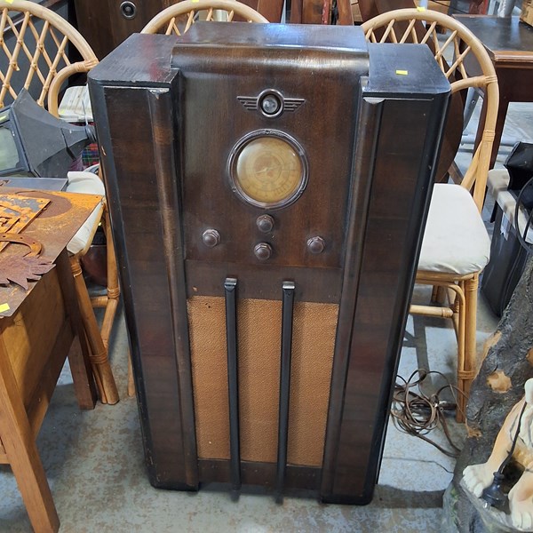 Lot 527 - VALVE RADIO