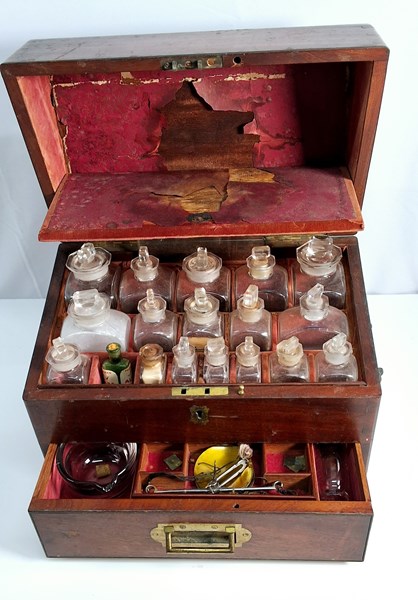 Lot 1236 - APOTHECARY BOX