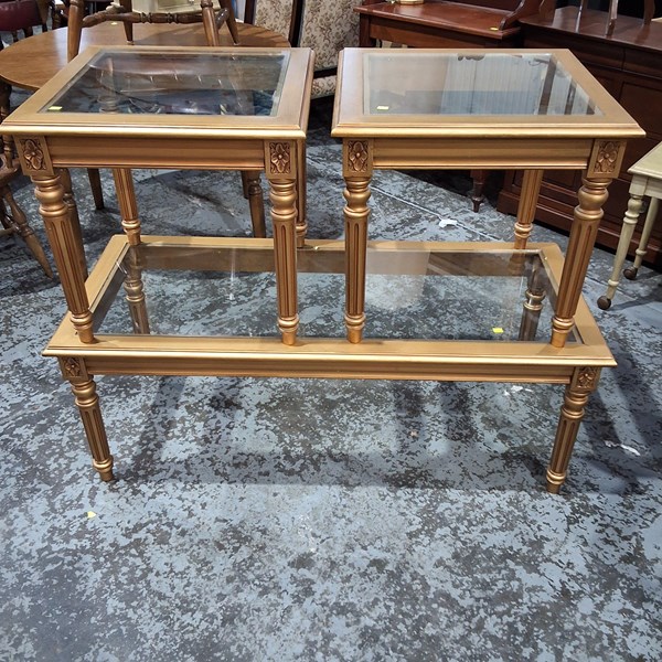 Lot 250 - TABLES