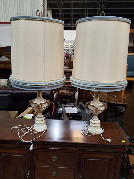 Lot 196 - TABLE LAMPS