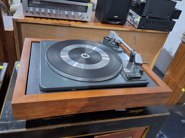 Lot 430 - TURNTABLE