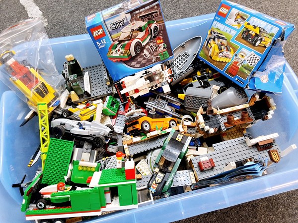 Lot 1420 - LEGO