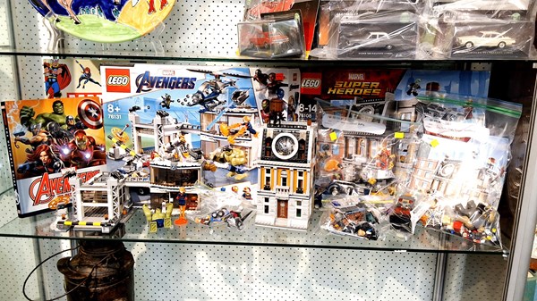 Lot 1353 - MARVEL LEGO