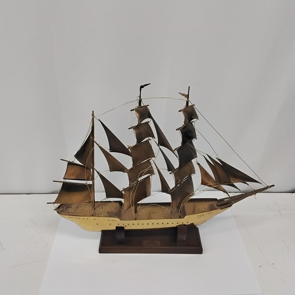 Lot 1365 - MODEL SHIP