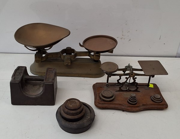 Lot 1524 - VINTAGE SCALES