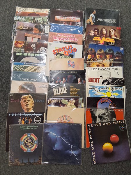 Lot 1255 - VINYL RECORDS