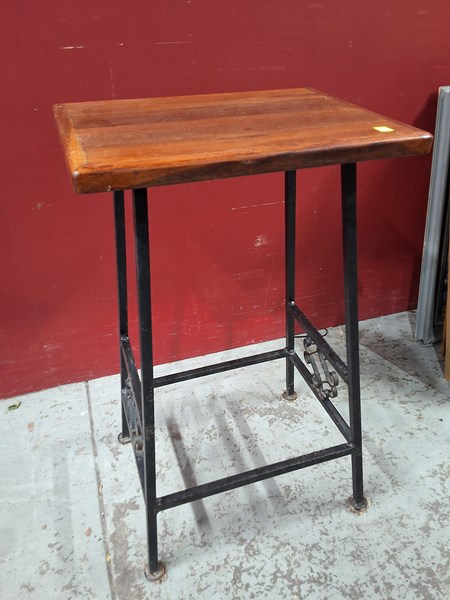 Lot 70 - PLANT STAND