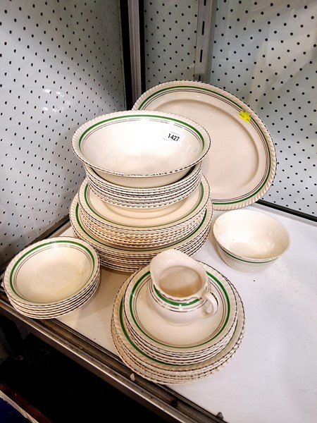 Lot 1427 - DINNER SERVICE