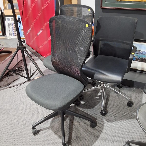 Lot 399 - OFFICE CHAIRS