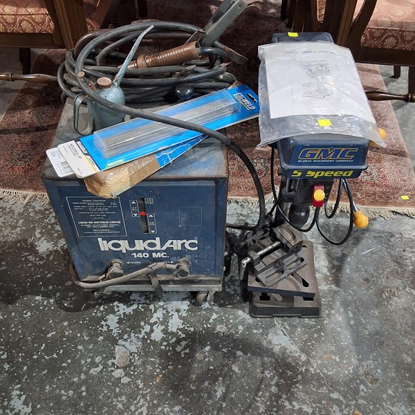 Lot 315 - WELDER AND DRILL PRESS