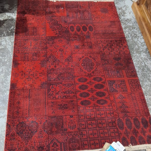 Lot 221 - RUG