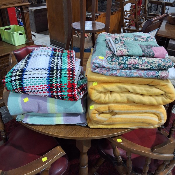 Lot 1525 - BLANKETS