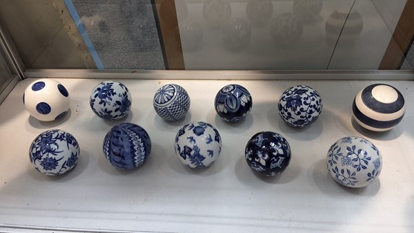 Lot 1203 - CHINA BALLS