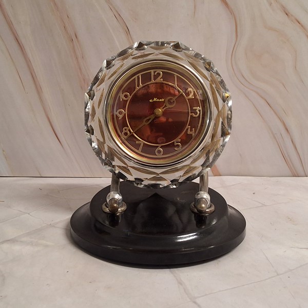 Lot 1235 - DESK CLOCK