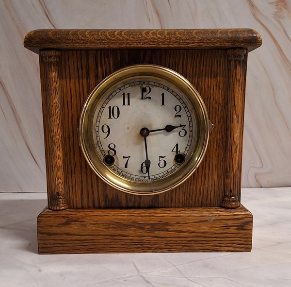 Lot 1237 - MANTEL CLOCK