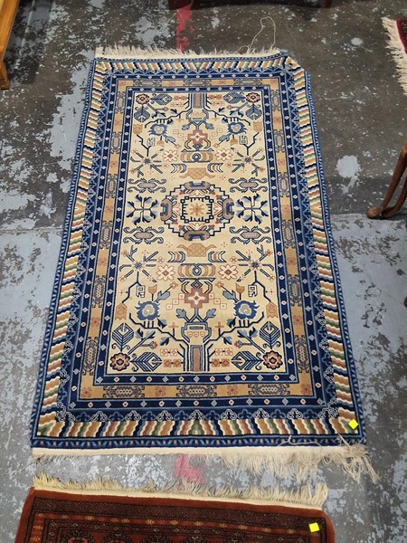 Lot 115 - RUG