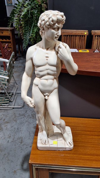 Lot 557 - STATUE