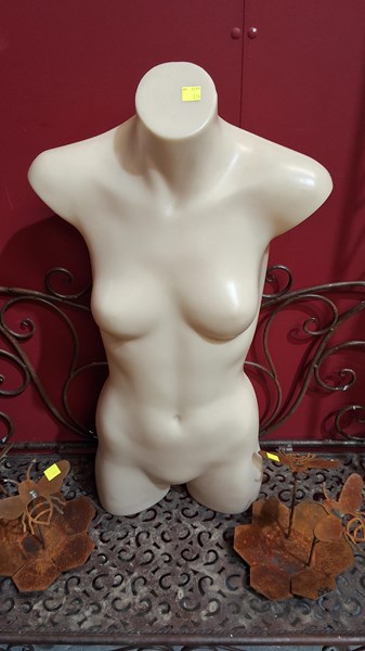 Lot 596 - MANNEQUIN