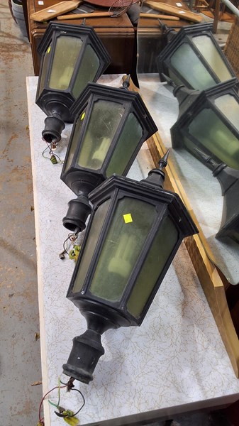 Lot 530 - LAMPS