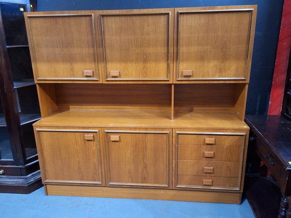 Lot 424 - WALL UNIT