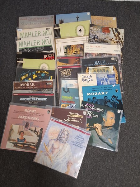 Lot 1251 - CLASSICAL VINYL ALBUMS