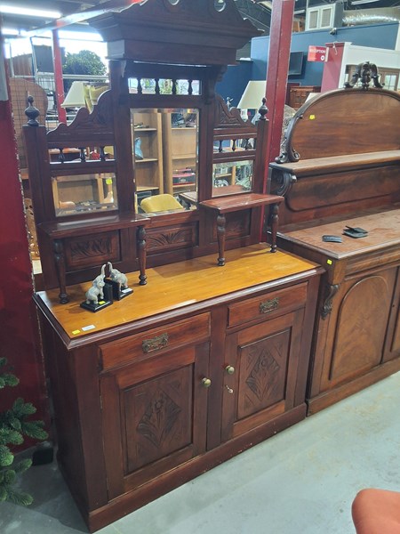 Lot 481 - SIDEBOARD