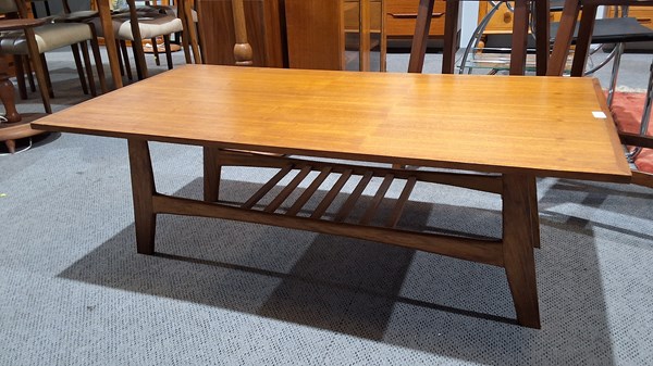 Lot 415 - COFFEE TABLE