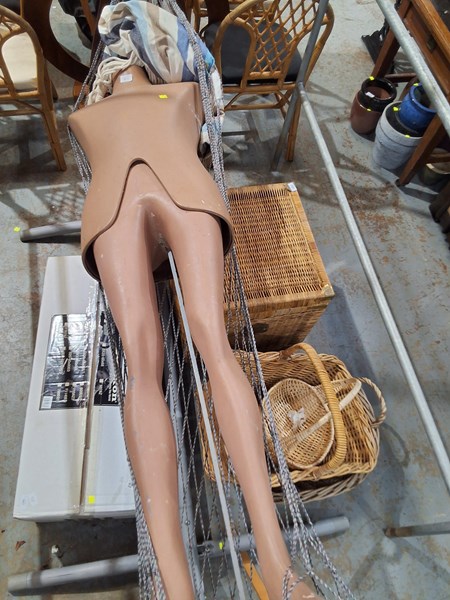 Lot 551 - MANNEQUIN