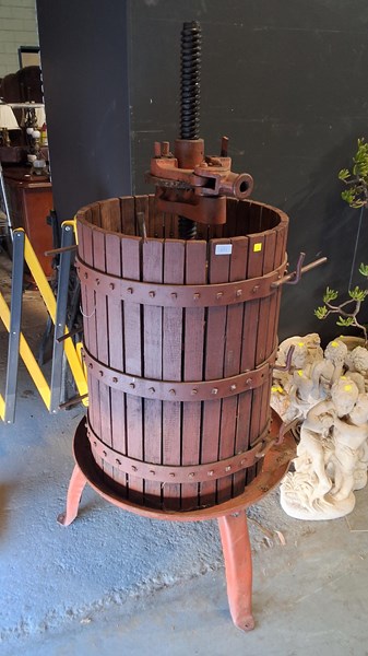 Lot 571 - WINE PRESS