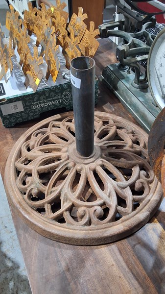 Lot 370 - UMBRELLA STAND