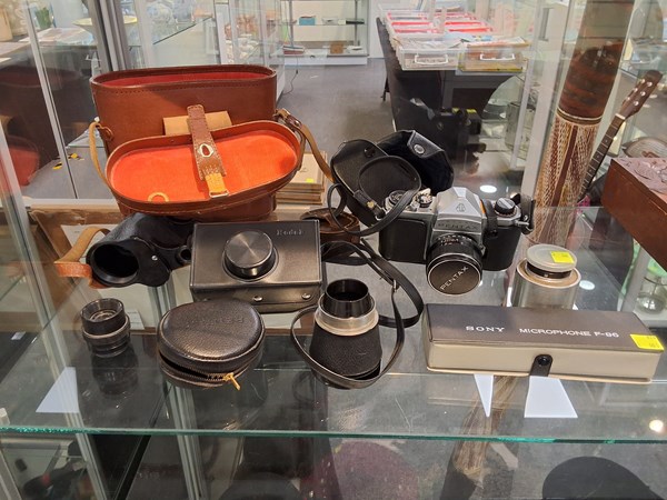 Lot 1307 - CAMERAS