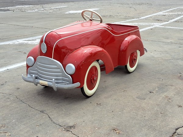 Lot 472 - PEDAL CAR