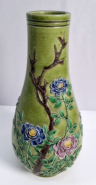 Lot 1253 - VASE