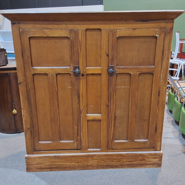 Lot 174 - WARDROBE