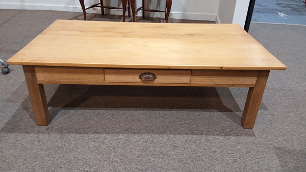 Lot 192 - COFFEE TABLE